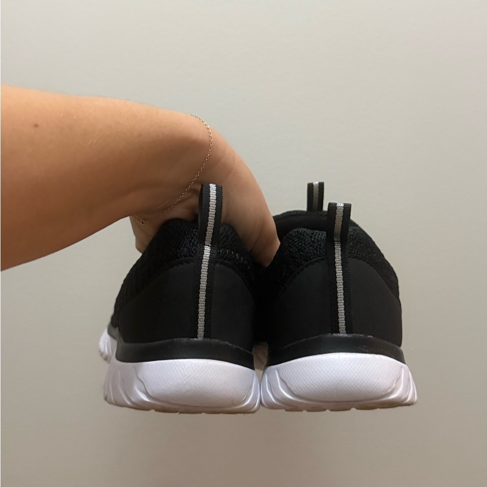 Black Athletic Works Women’s Bungee Slip On Sneakers (Size 8.5) - Picture 4 of 6